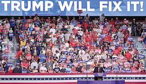 அமெரிக்காவின் ஜார்ஜியா மாகாணம், மேகன் நகரில் நேற்று நடைபெற்ற பிரச்சார கூட்டத்தில் குடியரசு கட்சி அதிபர் வேட்பாளர் டொனால்டு ட்ரம்ப் வாக்கு சேகரித்தார்.படம்: பிடிஐ