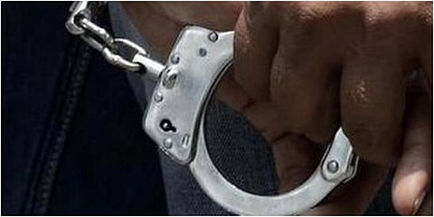 ஆந்திராவில் கொலை; உடலை சூட்கேஸில் அடைத்து மீஞ்சூரில் கைவிட முயற்சி - தந்தை, மகள் கைது