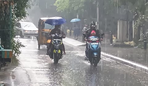 தஞ்சாவூர், ராமநாதபுரம் உள்ளிட்ட 9 மாவட்டங்களில் நாளை கனமழைக்கு வாய்ப்பு: வானிலை மையம் தகவல்