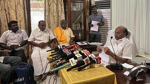 தைலாபுரம் தோட்டத்தில் இன்று நடந்த செய்தியாளர்கள் சந்திப்பில் பங்கேற்ற ராமதாஸ்