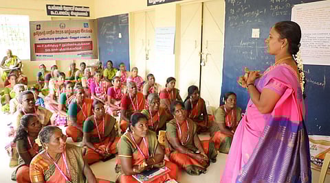 வேலூர் மாவட்டம் கணியம்பாடி ஒன்றியத்தில் உள்ள கிராம வறுமை ஒழிப்புச் சங்கத்தில் சுய உதவிக் குழுக்களுக்கு ஒரு நாள் புத்தாக்கப் பயிற்சி வழங்கப்பட்டது. 