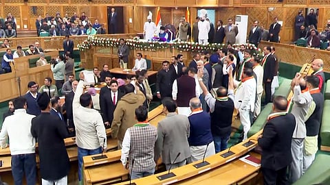 ஜம்மு காஷ்மீர் சட்டப்பேரவையில் 3வது நாளாக அமளியில் ஈடுபட்ட பாஜக எம்எல்ஏக்கள்