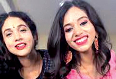 மகள் வைஷ்ணவியுடன் மாதவி