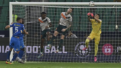 ஐஎஸ்எல் கால்பந்து தொடர்: சென்னை - மும்பை ஆட்டம் டிரா