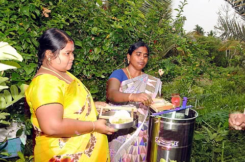 சுய உதவிக் குழுக்களின் தேனீ வளர்ப்பு தொகுப்புகளுக்கு ரூ.2.22 கோடி நிதி - தமிழக அரசு