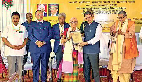 இந்தியை பரப்புவதுபோல தொன்மைமிக்க தமிழையும் பரப்ப வேண்டும்: ஆளுநர் ஆர்.என்.ரவி அழைப்பு