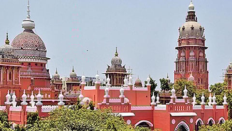 ‘தமிழகத்தில் இரு கட்சிகளுக்கும் மக்களைப் பற்றிய அக்கறை இல்லை’ - உயர் நீதிமன்றம் வேதனை