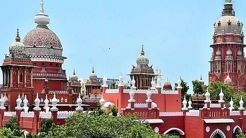 தமிழகத்தில் பள்ளி, கல்லூரிகளில் இருந்து 100 மீ. சுற்றளவில் போதை பொருள் விற்கும் கடைகள் இருக்க கூடாது: ஐகோர்ட் உத்தரவு