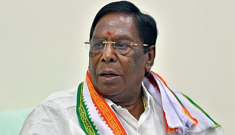 புதுச்சேரி மின்துறையை தாரைவார்க்க நடவடிக்கை: நாராயணசாமி சாடல்