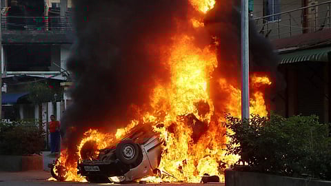 மணிப்பூர் பதற்றம் | முதல்வர் வீடு மீது தாக்குதல்: AFSPA-ஐ திரும்பப் பெற வலுக்கும் கோரிக்கை