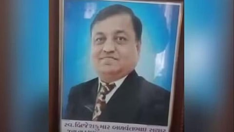 பிரார்த்தனை கூட்டம் நடைபெற்றபோது இறந்தவர் உயிருடன் திரும்பியதால் உறவினர்கள் பெரும் அதிர்ச்சி