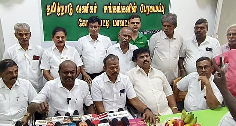 தமிழ்நாடு வணிகர் சங்கங்களின் பேரமைப்பு மாநிலத் தலைவர் ஏ.எம்.விக்கிரமராஜா கோவில்பட்டியில் செய்தியாளர்களிடம் பேசினார்.