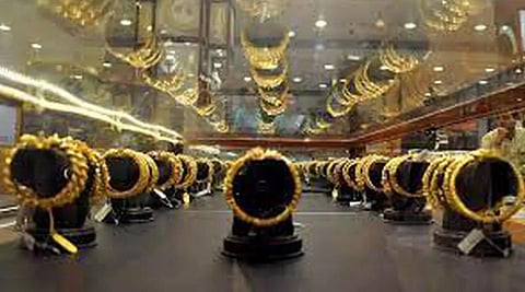 தங்கம் விலை இன்றும் குறைந்தது: பவுனுக்கு ரூ.960 சரிவால் வாடிக்கையாளர்கள் மகிழ்ச்சி