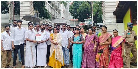 பாடகர் இசைவாணி மீது நடவடிக்கை எடுக்கக் கோரி நாகர்கோவில் எஸ்பி அலுவலகத்தில் இந்து தமிழர் கட்சியினர் மனு அளித்தனர்.