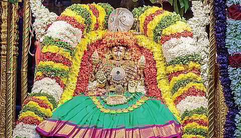 சிறப்பு அலங்காரத்தில் பத்மாவதி தாயார்.