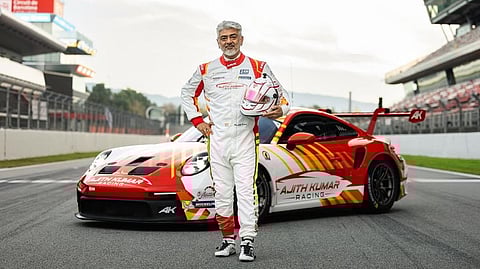 கார் ரேஸ் பயிற்சியில் அஜித்குமார்!