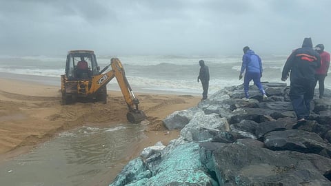 தாழ்வான குடியிருப்புகளை சூழ்ந்த மழைநீர் - செங்கல்பட்டு நிலவரம் என்ன? 