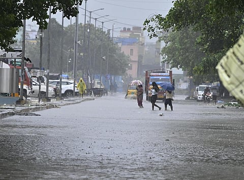 திருவள்ளூரில் தொடர் மழையால் இயல்பு வாழ்க்கை பாதிப்பு 