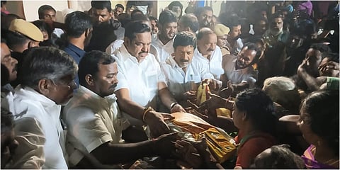 திண்டிவனம் நாகலாபுரத்தில் ஃபெஞ்சல்  புயலால் பாதிக்கப்பட்ட மக்களுக்கு எதிர்கட்சித் தலைவர் எடப்பாடி பழனிசாமி நலத்திட்ட உதவிகளை  வழங்கினார். 