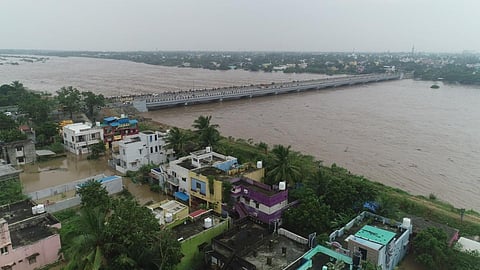 தென்பெண்ணை வெள்ளப் பெருக்கு: கடலூரில் 50+ குடியிருப்பு பகுதிகளில் நீர் சூழ்ந்து பாதிப்பு