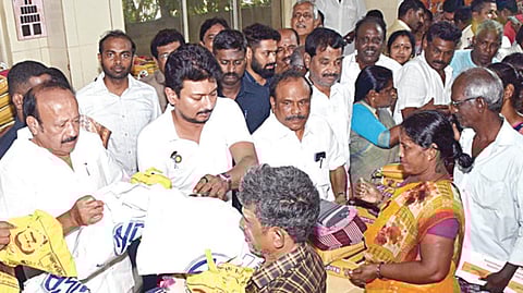 தென்பெண்ணையில் ஏற்பட்ட வெள்ளப்பெருக்கால் பாதிக்கப்பட்ட 15,712 பேர் மீட்கப்பட்டு நிவாரண மையங்களில் தங்கவைப்பு: துணை முதல்வர் உதயநிதி