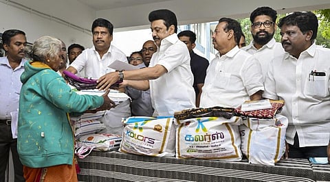 புயலால் பாதிக்கப்பட்ட பகுதிகளில் அமைச்சர்கள் தலைமையில் நிவாரண உதவிகள் வழங்கப்பட்டன: தமிழக அரசு