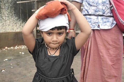 சபரிமலை சந்நிதானத்தில் மழலைகளின் உற்சாக தரிசனம்  