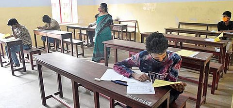 10, 11, 12-ம் வகுப்புகளுக்கான பொதுத் தேர்வு தனித்தேர்வர்கள் இன்றுமுதல் விண்ணப்பிக்கலாம்