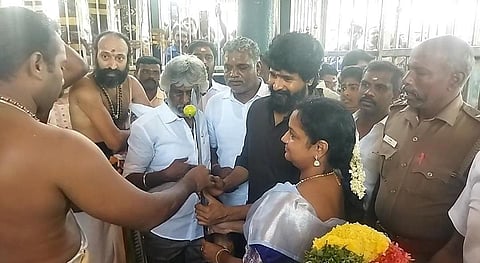 மதுரை அழகர் கோயிலில் நடிகர் சிவகார்த்திகேயன் குடும்பத்துடன் சுவாமி தரிசனம்