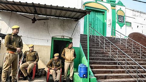 சம்பல் வீடியோவை பார்த்து போலீஸாரை பாராட்டிய மனைவிக்கு ‘தலாக்’ சொல்லிய கணவன்