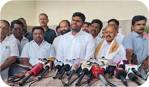 திருச்சி விமான நிலையத்தில் பாஜக மாநில தலைவர் அண்ணாமலை செய்தியாளர்களைச் சந்தித்தார். 