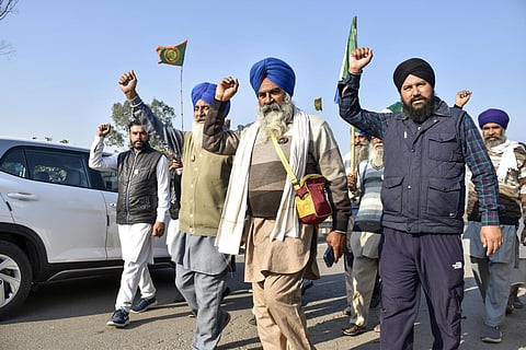 ‘டெல்லி சலோ’ யாத்திரையை மீண்டும் தொடங்கும் விவசாயிகள்; ஹரியானாவில் இணைய சேவை துண்டிப்பு