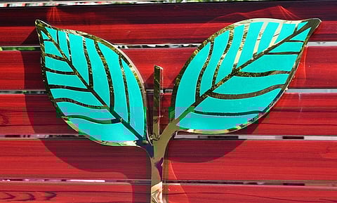 இரட்டை இலை விவகாரத்தில் தேர்தல் ஆணையம் உத்தரவு