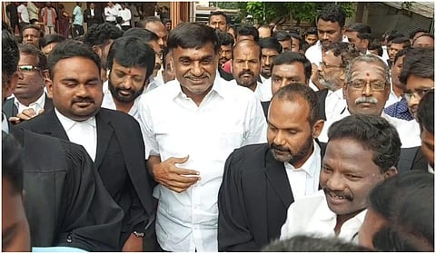 தேர்தல் வழக்கில் அதிமுக முன்னாள் அமைச்சர் கே.சி.வீரமணி திருப்பத்தூர் நீதிமன்றத்தில் ஆஜரானார். 