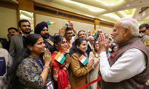 குவைத்தில் பிரதமர் மோடிக்கு புலம்பெயர்ந்த இந்தியர்கள் உற்சாக வரவேற்பு