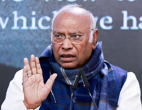 ‘தேர்தல் ஆணையத்தின் நிறுவன ஒருமைப்பாட்டை அழிக்கும் திட்டமிட்ட சதி’: தேர்தல் விதி மாற்றத்துக்கு கார்கே எதிர்ப்பு