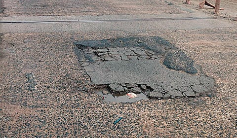 சென்னை - கோடம்பாக்கம் மேம்பால சாலை சேதம்: வாகன ஓட்டிகள் அவதி