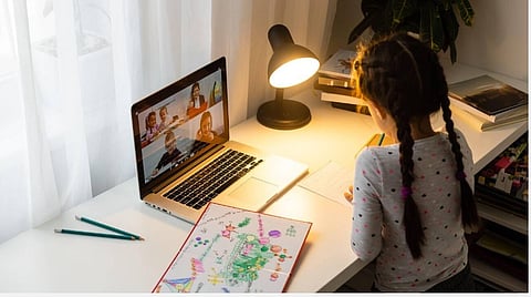 எல்லை மீறும் இணையப் பயன்பாடு: குழந்தைகளுடன் ஓர் ஒப்பந்தம்!