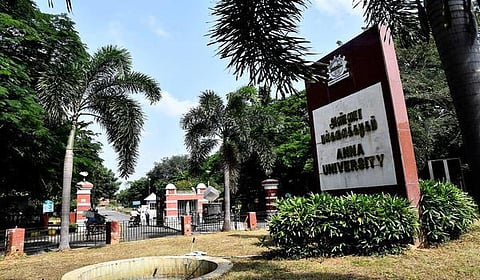 மகளிர் பாதுகாப்புக்கு அரசு பொறுப்பேற்க வேண்டும்