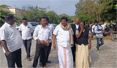 தருமபுரி ஒருங்கிணைந்த நீதிமன்ற வளாகத்தில் பாஜக மாநில துணைத் தலைவர் கே.பி.ராமலிங்கம்