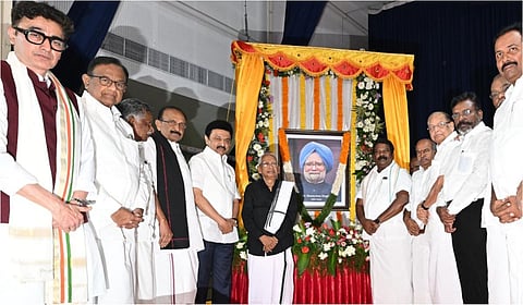 சென்னை காமராஜர் அரங்கில் நடந்த படத்திறப்பு மற்றும் புகழஞ்சலி கூட்டம்