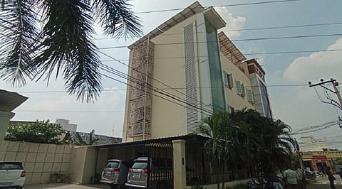 ஈரோடு செட்டிபாளையத்தில் வருமானவரிச் சோதனை நடந்த கட்டுமான நிறுவன அலுவலகம்.