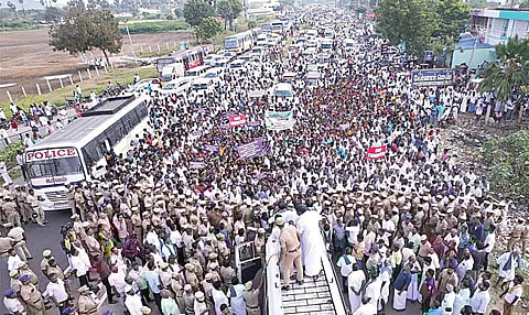 ஜல்லிக்கட்டு போராட்டம் போல் மதுரை நகரமே ஸ்தம்பித்தது - டங்ஸ்டன் திட்டத்துக்கு எதிராக பிரம்மாண்ட பேரணி