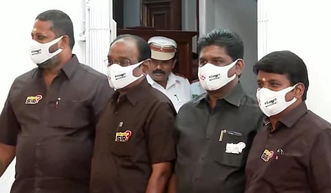 தமிழக சட்டப்பேரவையின் 3-ம் நாள் கூட்டம் தொடக்கம்: கருப்புச் சட்டையில் வந்த அதிமுகவினர்