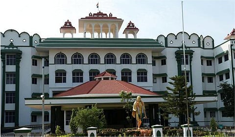 அதிமுக உள்கட்சி மோதல்: கைத்துப்பாக்கியால் சுட்ட அதிமுக நிர்வாகிக்கு ஜாமீன்