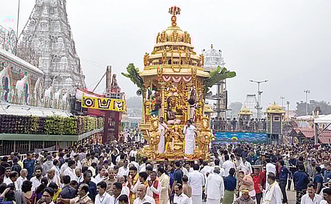 திருப்பதி ஏழுமலையான் கோயிலில் சொர்க்க வாசல் திறப்பு: நெரிசலில் காயமடைந்த பக்தர்களுக்கு சிறப்பு தரிசன ஏற்பாடு