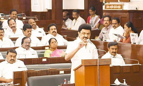 “ஆளுநரின் செயலில் அரசியல் உள்நோக்கம் இருக்கிறது” - பேரவையில் முதல்வர் ஸ்டாலின் குற்றச்சாட்டு