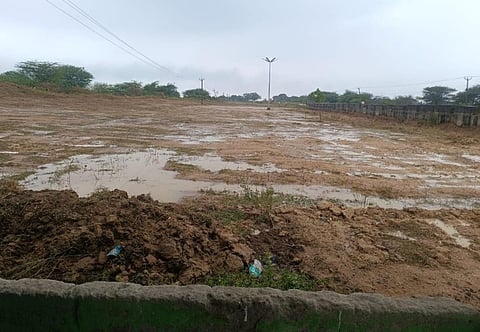 பரந்தூர் விமான நிலையத் திட்டத்துக்கு எதிர்ப்பு தெரிவித்து போராடி வரும் பொதுமக்கள் மற்றும் போராட்டக் குழுவினரை தமிழக வெற்றிக் கழகத் தலைவர் விஜய் சந்திக்க உள்ள ஏகனாபுரம் திடல்.