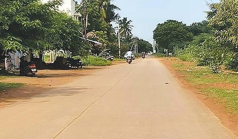 காரைக்குடி இடையர்தெரு பகுதியில் உள்ள 75 ஆண்டுகள் பழமையான சாந்து சாலை.