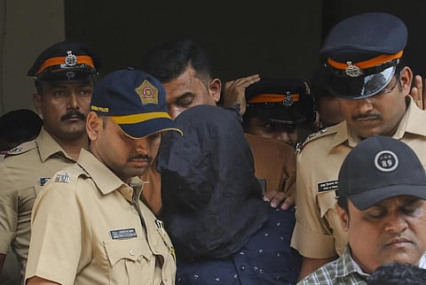 சயிப் அலிகானை தாக்கியது எப்படி? - நடித்துக்காட்ட கைதானவரை நடிகரின் வீட்டுக்கு அழைத்து சென்ற போலீஸ்